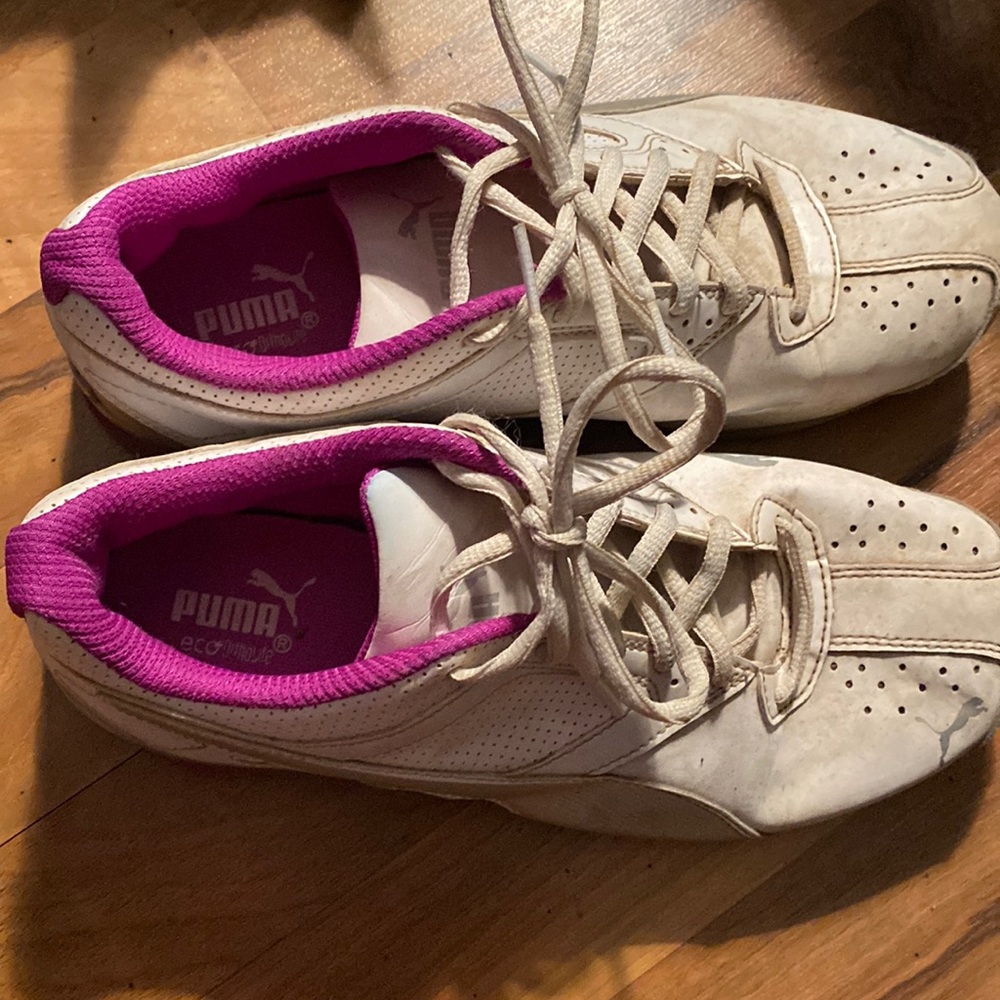 Women size 8.5 Puma’s really comfortable! Tried to clean them better but stained